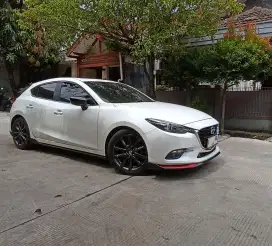 Mazda 3 Skyactiv G 2.0 Hatchback Tangan 1