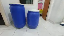 Gentong air ukuran besar dan sedang