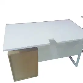 Kantor Indachi 120x60 cm Kaki Besi Desain Sederhana