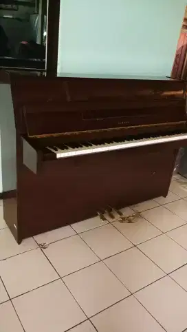 Piano Yamaha type LU 101 PM