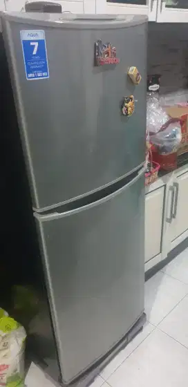 Kulkas Merk AQUA 2 pintu