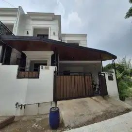 Over Kredit Rumah 2 Lantai di Dekat Boulevard GDC Depok