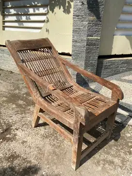 Kursi Malas Primitif