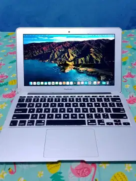Macbook air 11 inc 2015 intel core i5 Ram 4 SSD 128 gb CC 734