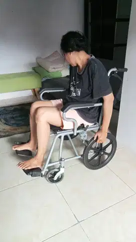 Kursi roda lipat
