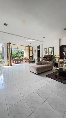 Dijual Rumah Dengan Tanah Luas Bisa Utk Usaha KOST Di Area Tebet
