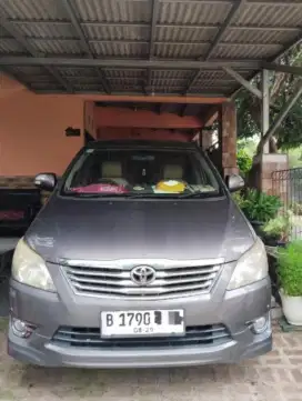 Innova V Luxury Matic 2.0 Bensin 2012