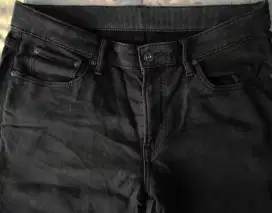 UNIQLO EZY ULTRA STRECH JEANS MADE IN JAPAN