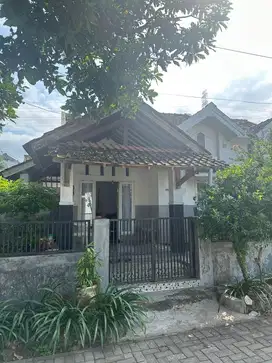 Dijual rumah & tanah luas
