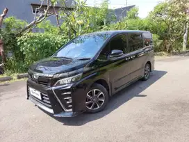 DP RENDAH Toyota Voxy 2.0 Bensin-AT 2018 HITAM ADT