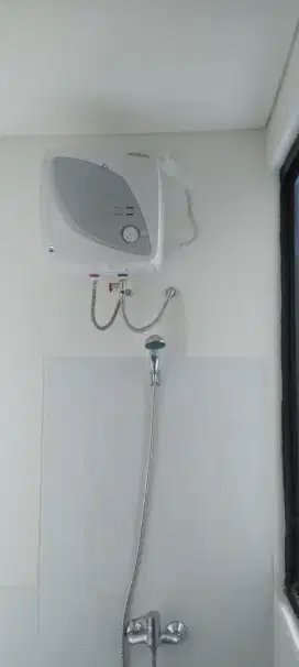 WATER HEATER LISTRIK ~ MANDI AIR HANGATKU