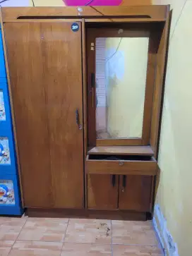 Lemari Pakaian Kayu Jati