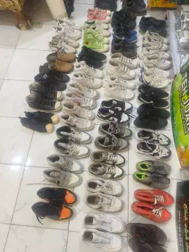 Jual borongan sepatu 47 pasang take all 160rb