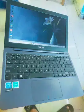Dijual Asus 12inch Windows 11 siap pakai SSD cod BOGOR cek sepuas nya