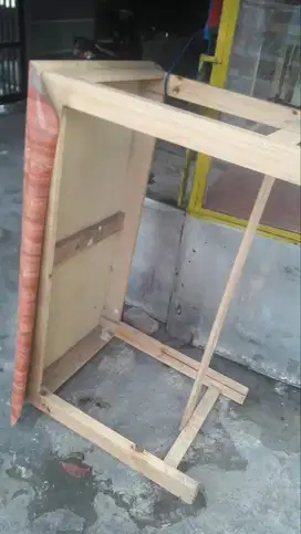 Meja makan untuk dagangan untuk dirumah juga bisa ada 2 buah