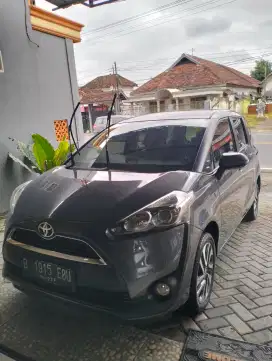 Jual Sienta V manual