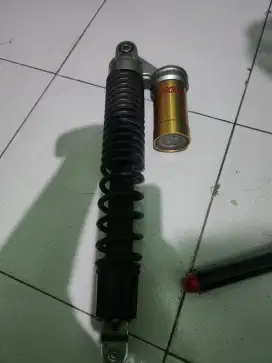 Jual shock belakang adv 160 showa ori