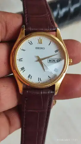 Jam seiko day date quartz vintage Original