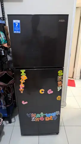 Kulkas aqua 2 pintu
