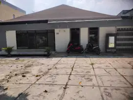 Disewakan rumah cocok untuk kantor dan usaha at Kebayoran Lama Jaksel