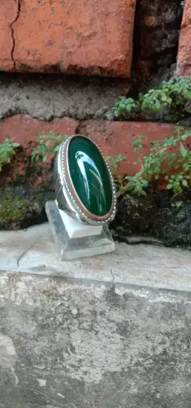 Batu green kalsedon hijau kental