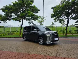 2022 Toyota Voxy 2.0 TSS 39k km