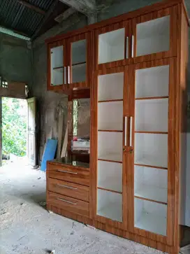 Lemari set pakaian