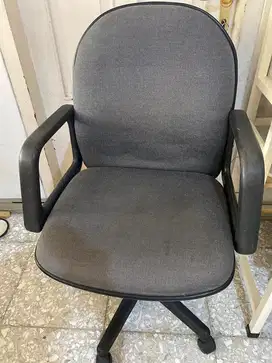 Kursi kerja untuk kantor