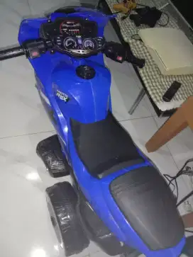 Motor aki anak baru cuci gudang