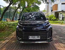 Toyota Voxy 2.0 Automatic Tahun 2022 Low Km