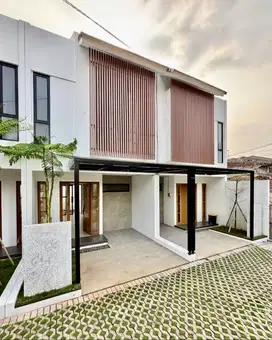 RUMAH DIJUAL 2 LANTAI MODEL JAPANESE MINIMALIS NYAMAN DAN STRATEGIS