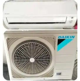 AC Daikin 1/2pk r32  mulus