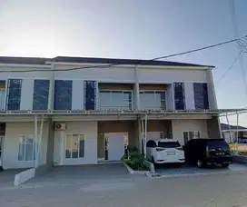 Rumah Dua lantai di poros utama lokasi gigit jalan utama