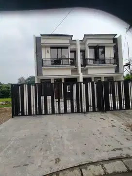 rumah dua lantai minimalis modern di Citra Raya Tangerang