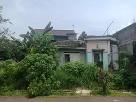 Dijual rumah di hoek utk direnovasi ulang di Citra Indah