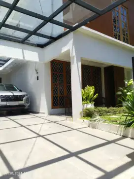 HOT SALE!!!RUMAH MEWAH SIAP HUNI LOKASI STRATEGIS AMAN DAN NYAMAN
