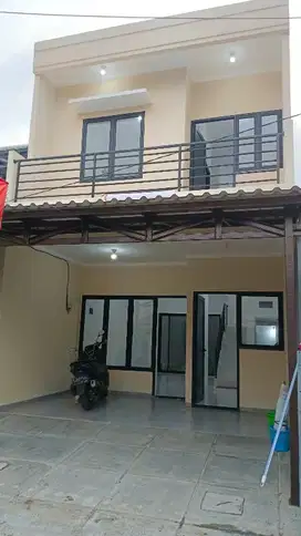 rumah di jual 2 lantai  di daerah vila pamulang