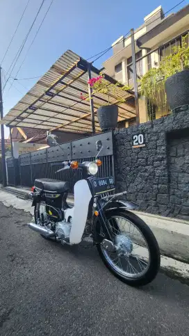 Honda C70 Black 4 speed Restorasi
