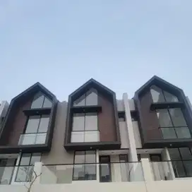 Rumah Baru Jadi, 3 Lantai, PIK 2 Strategis Murah