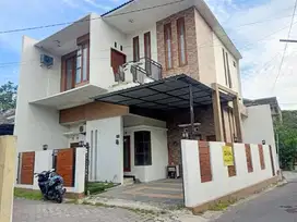Rumah bagus murah dekat hotel hyyat sekolah Al Azhar