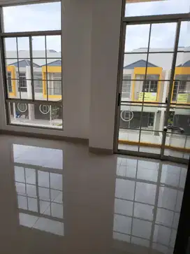 Diseakan rumah 6x12.5  pantai indah kapuk 2 Lantai 2 kamar tidur