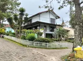 RUMAH VILLA ISTANA BUNGA LEMBANG BANDUNG