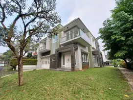 RUMAH HOOK BANCI HADAP TAMAN DE LATINOS DE RIO BSD
