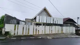 Dijual rumah di Paslaten Satu dekat Ktr PosTomohon dpn Dinas Pendidika