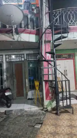 Rumah 2 tingkat plus kontrakan 2 kosan 2