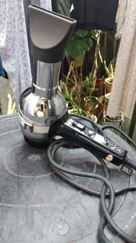 Rongsokan Pengering Rambut Siap Dikanibal