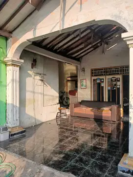 Rumah Lama Lokasi Strategis Pinggir Jalan