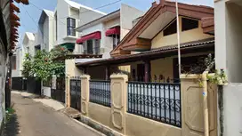 Dijual rumah hunian di jl,tebet timur dalam lokasi dekat taman.