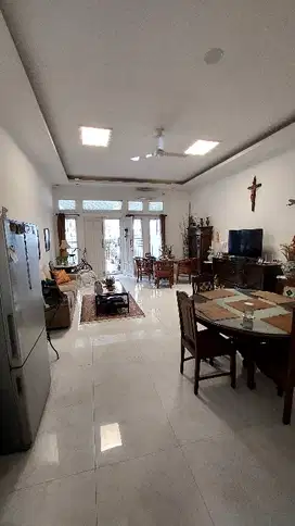 DIJUAL RUMAH SIAP HUNI DAN HARGA MURAH DI PINGGIR JALAN PULOMAS BARAT!