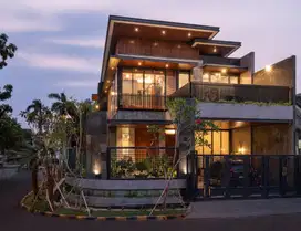 Rumah hoek siap huni tinggal bawa koper di kawasan bebas banjir